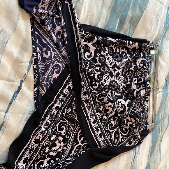 Beautiful Venus skirt. Longer in the front and shorter in the back. - Picture 4 of 5